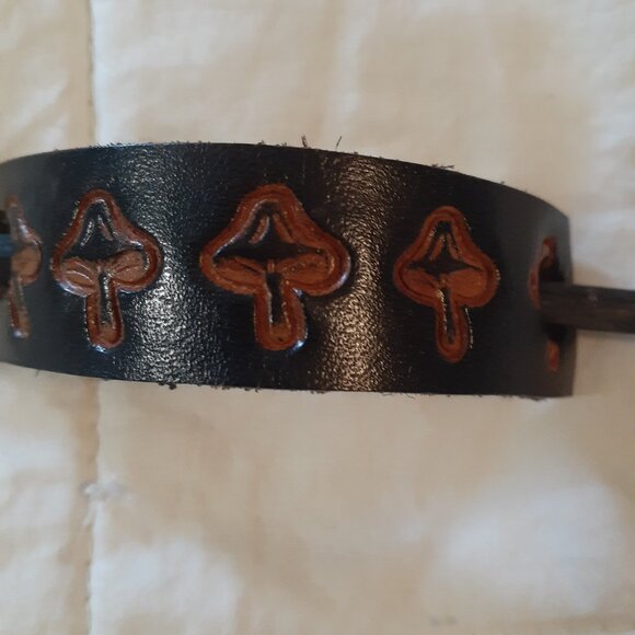 Vintage Leather Hair Clip with Stick - Picture 3 of 4